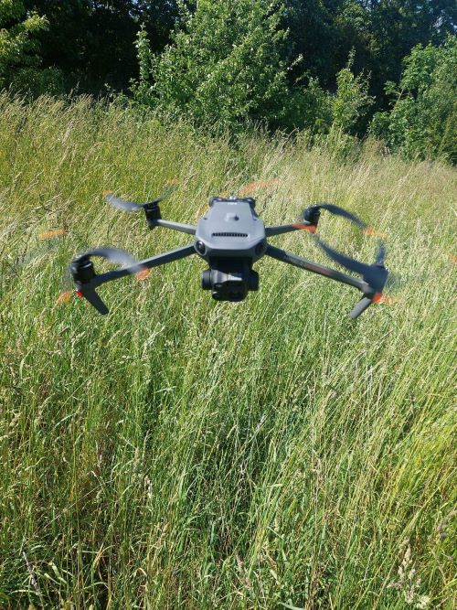 Salg af flyvning med drone med termisk kamera